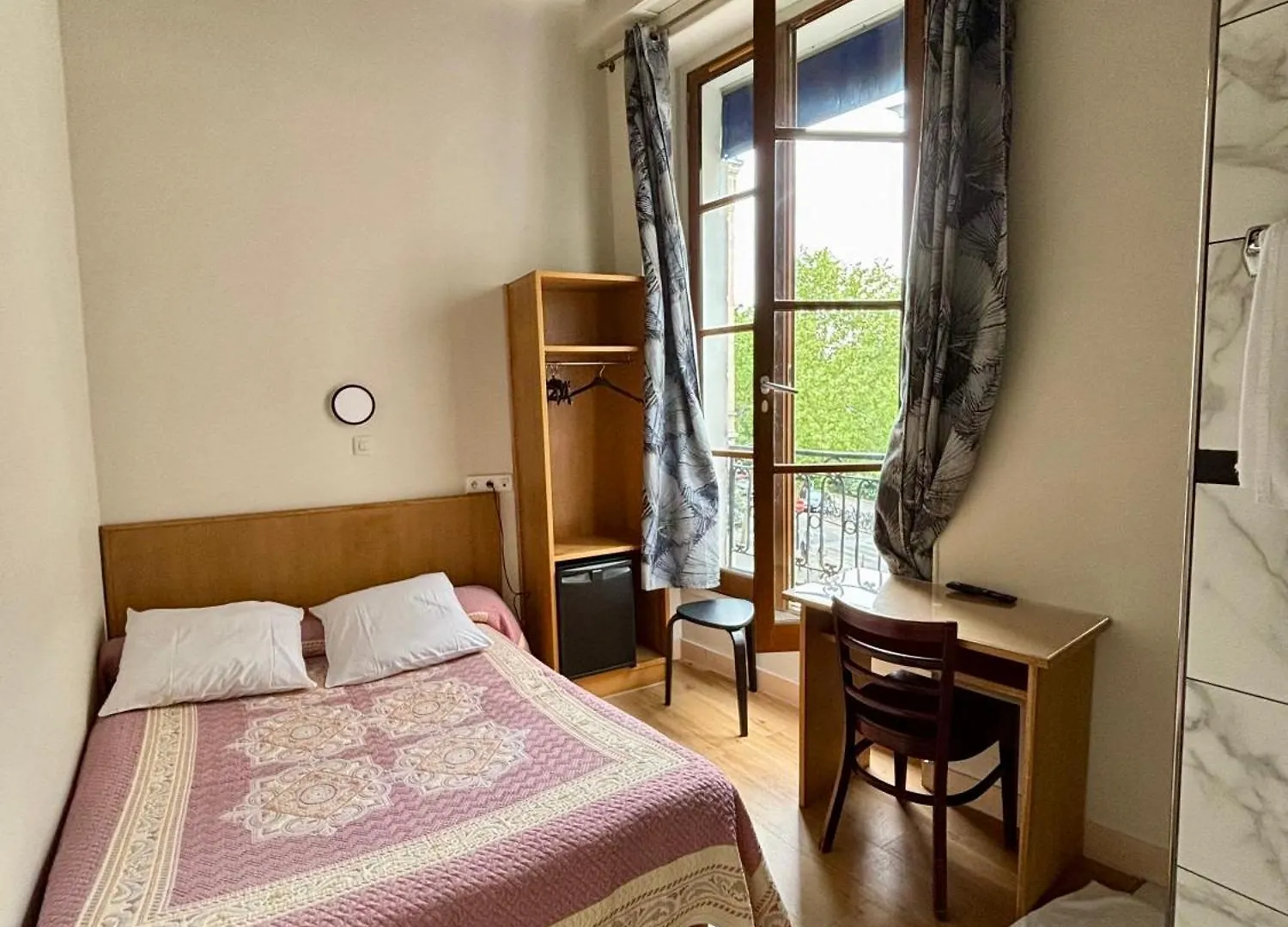 ** Hotel Hôtel Des Fontaines Paris França