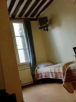 Hotel Des Fontaines Paris 2*,